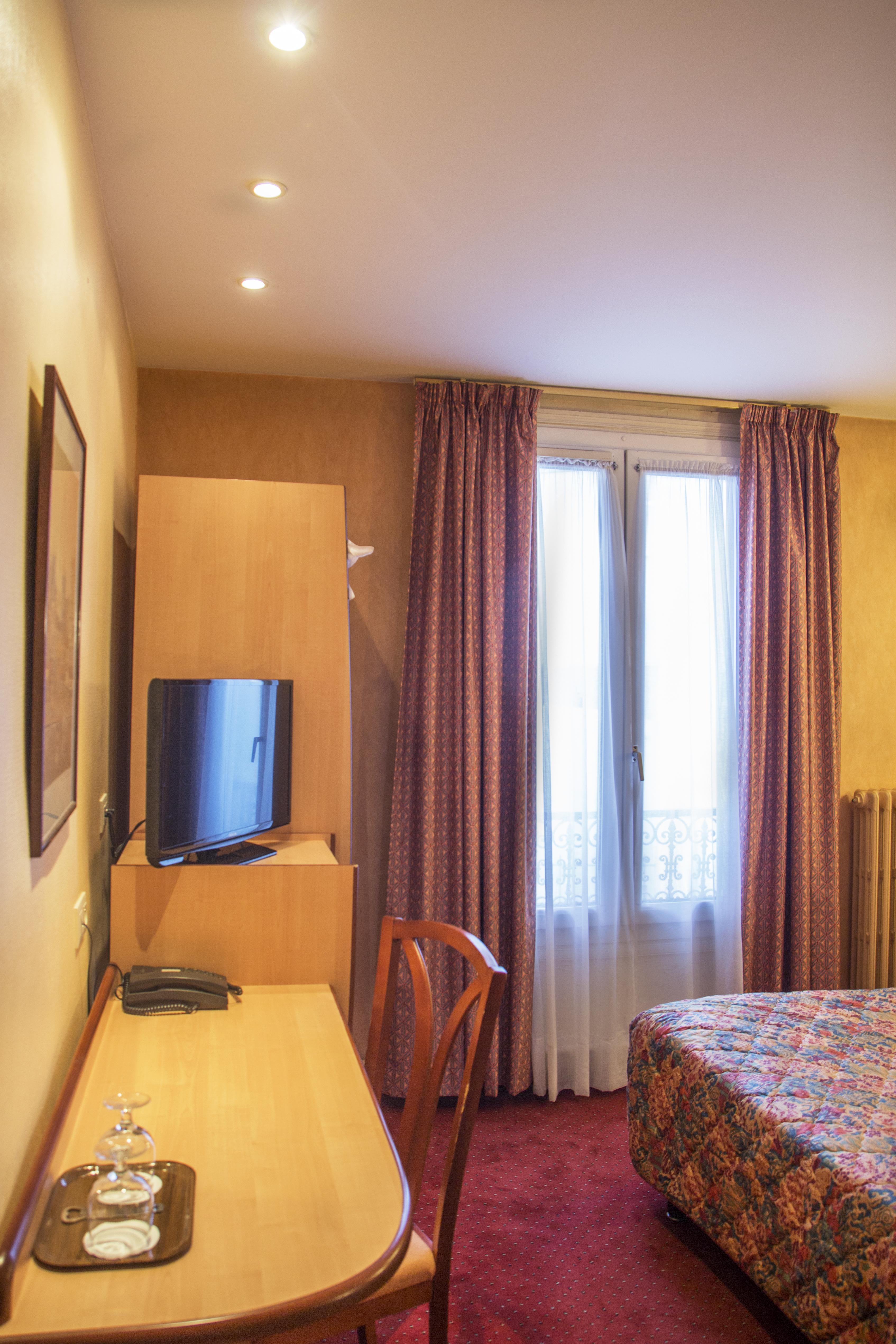 Hotel Terminus Montparnasse Paris Exterior photo