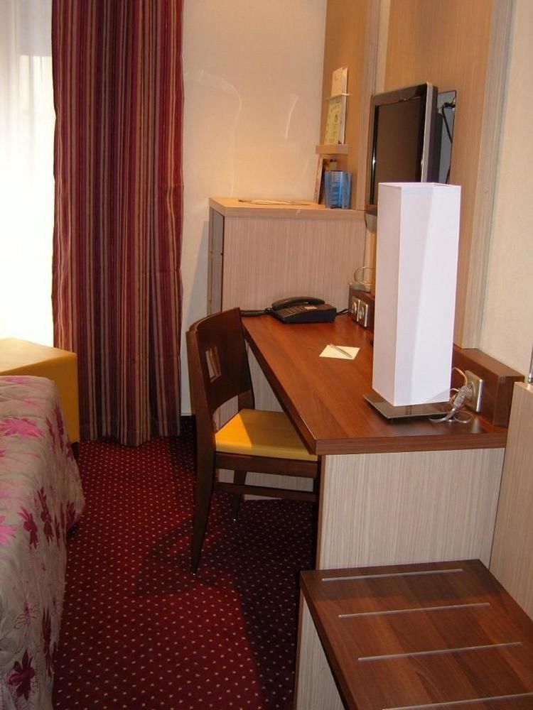 Hotel Terminus Montparnasse Paris Exterior photo